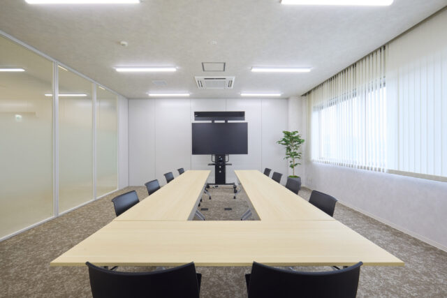 Web会議システムを採用した会議室